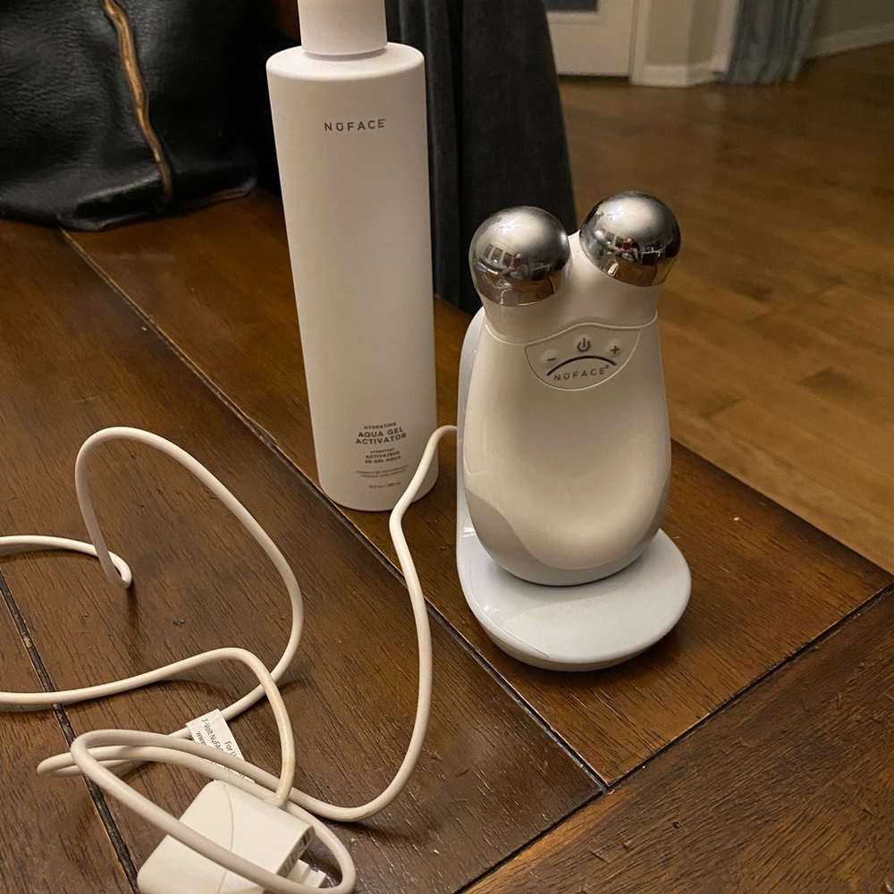 NuFace White and Silver Toning Device with Primer